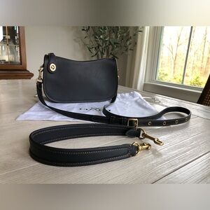 Coach Black Swinger Glovetanned leather purse/bag with hangtag and dust bag